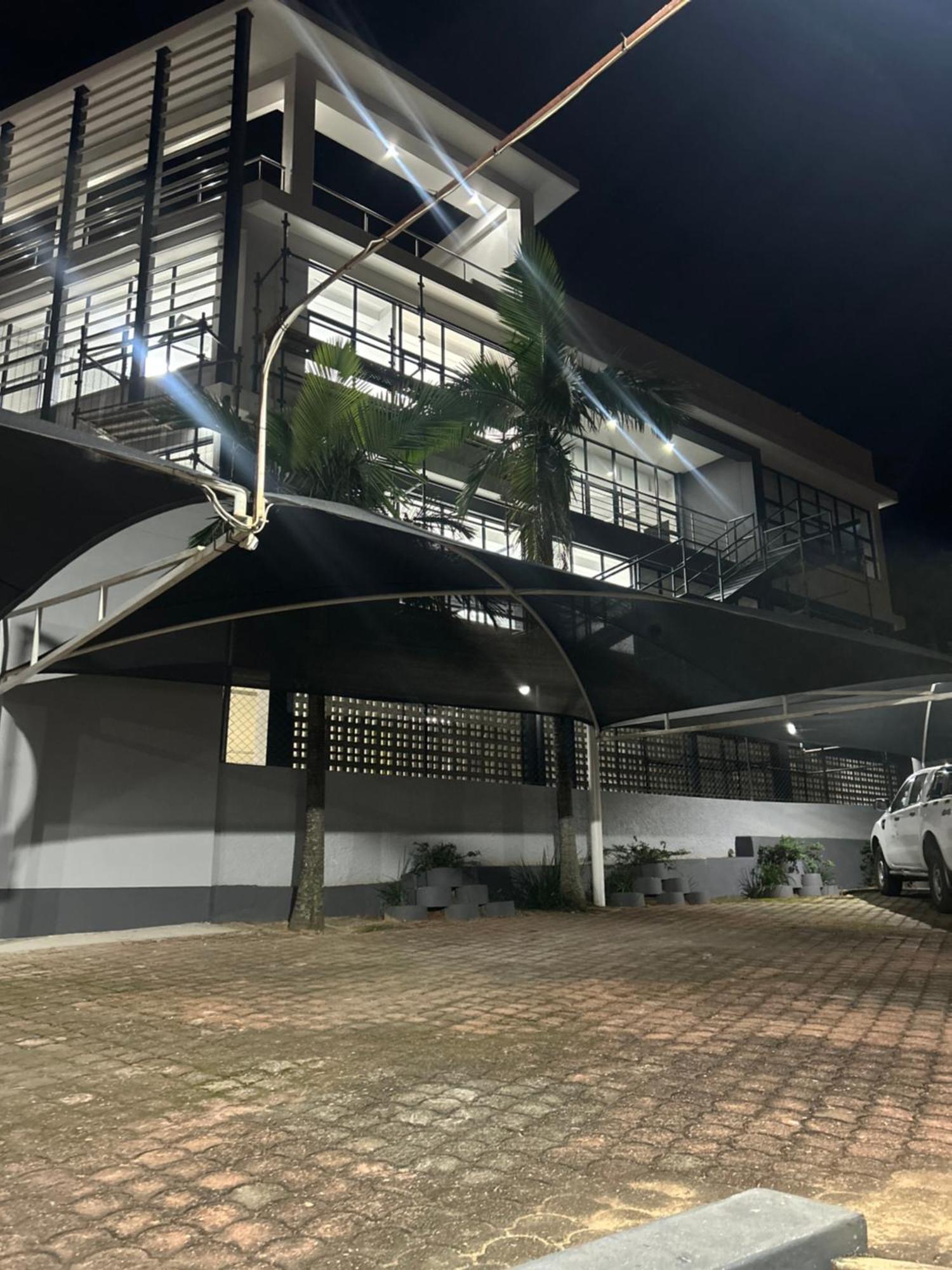Skyfly Bed & Breakfast มันซีนี ภายนอก รูปภาพ