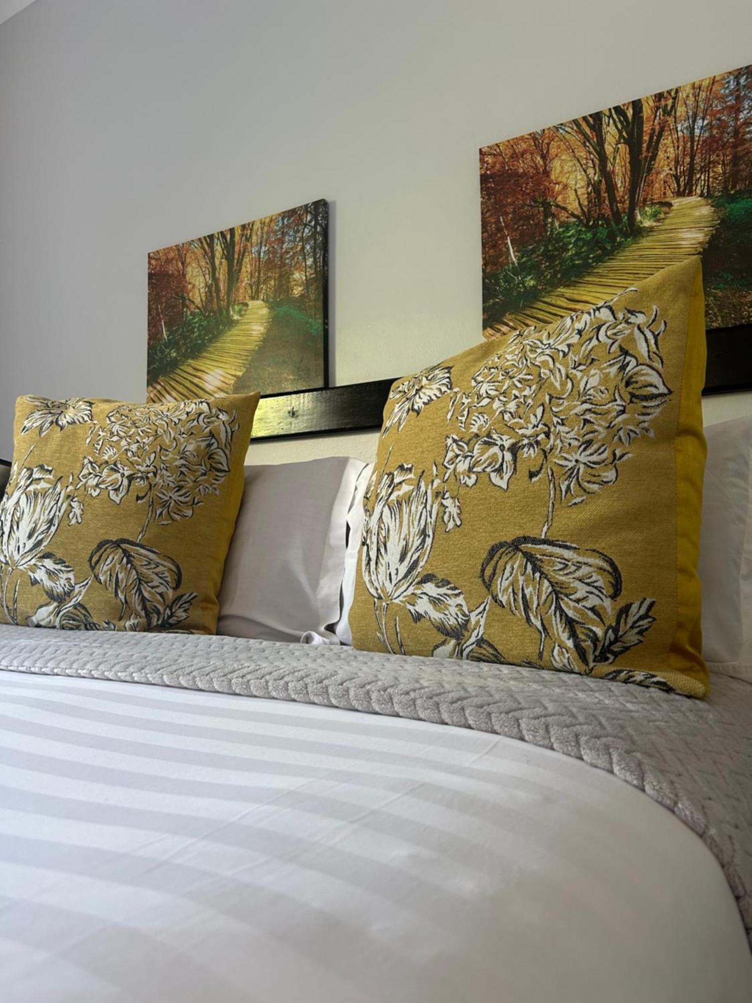 Skyfly Bed & Breakfast มันซีนี ภายนอก รูปภาพ